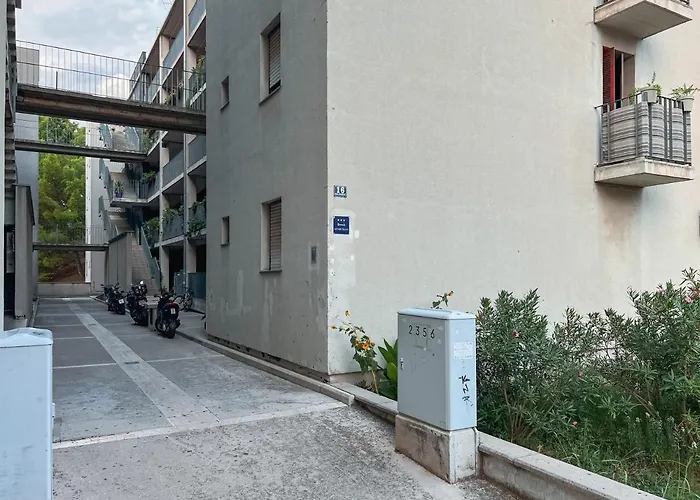 Large Apartment Felicita Near Center